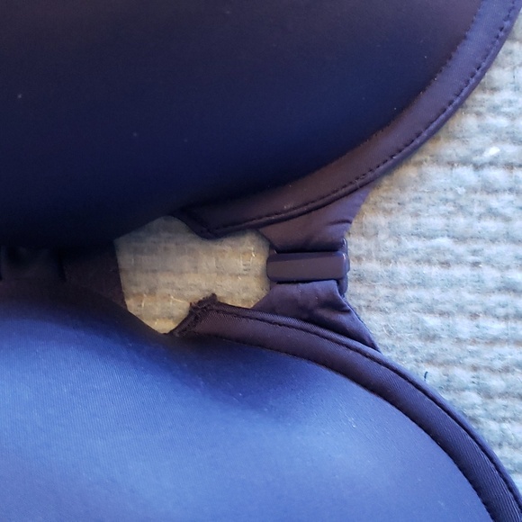 Victoria Secret Bra36DD - Picture 2 of 3